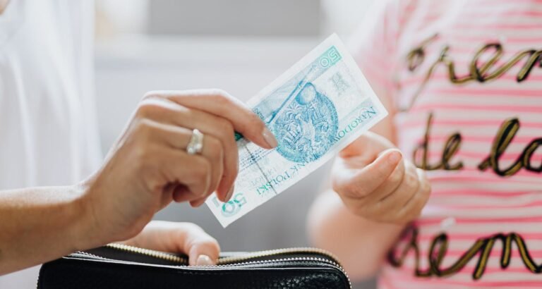 Stay Out Of The Red With Our Money Tips